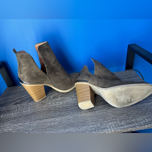 {Charlotte Russe} Deep V ankle boots brown silver detail 713622 women's size 8.5 - Picture 8 of 8